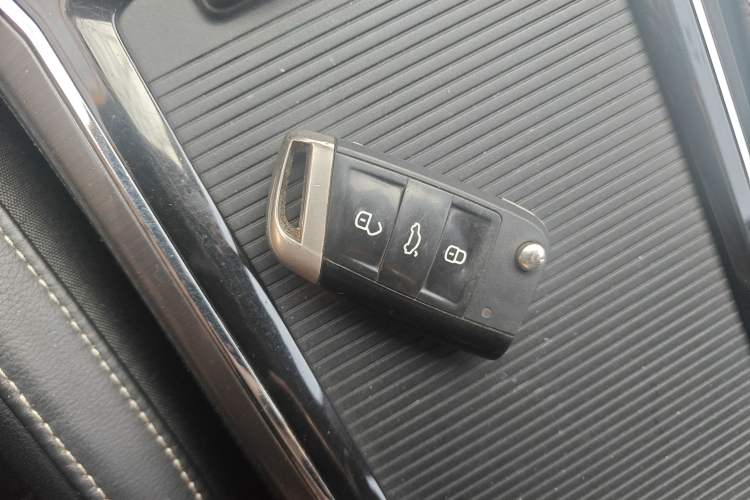 Used Volkswagen Passat 2017 280TSI DSG Luxury Edition Vehicle Key