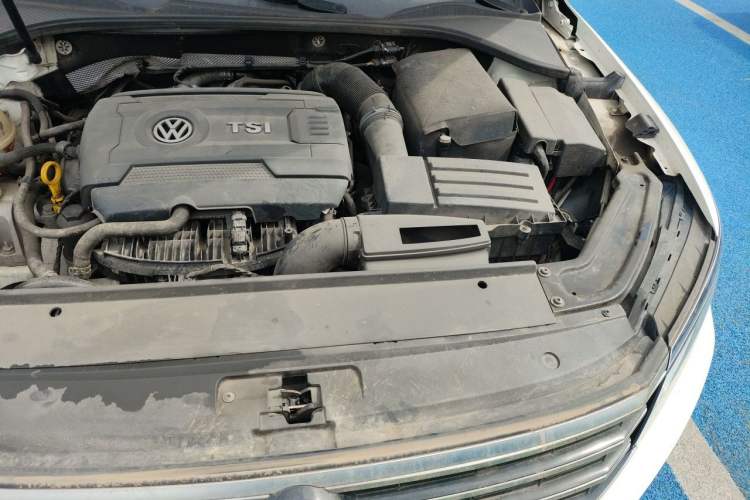 Used Volkswagen Passat 2017 330TSI DSG Luxury Edition Engine Bay Left