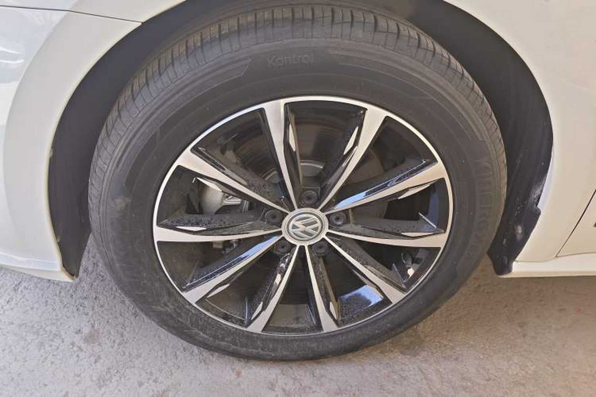 Used Volkswagen Passat 2017 330TSI DSG Luxury Edition Exterior 4