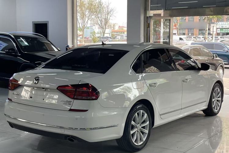 Used Volkswagen Passat 2017 330TSI DSG Luxury Edition Exterior 5