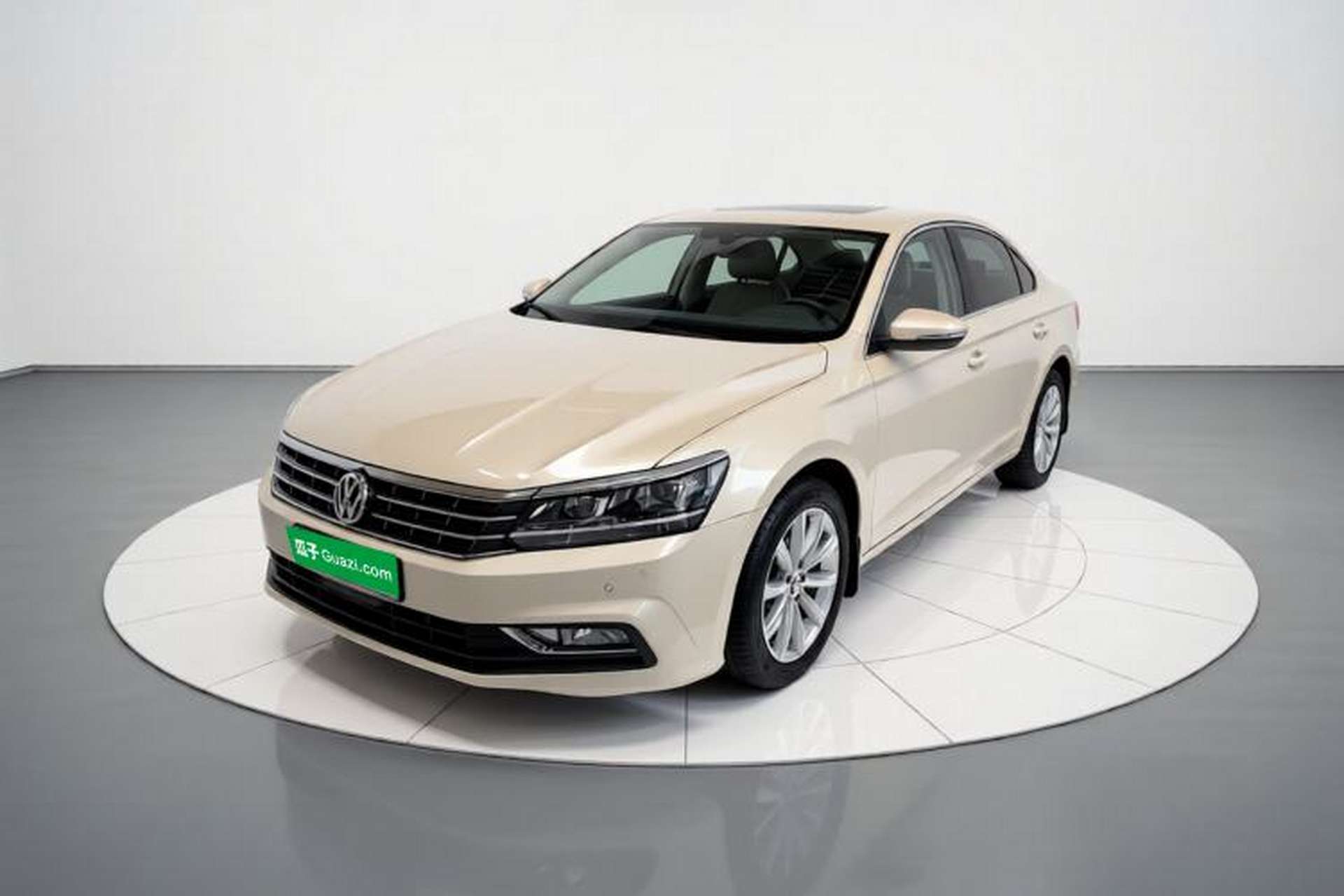 Used Volkswagen Passat 2017 330TSI DSG Luxury Edition Front Left 45 Deg