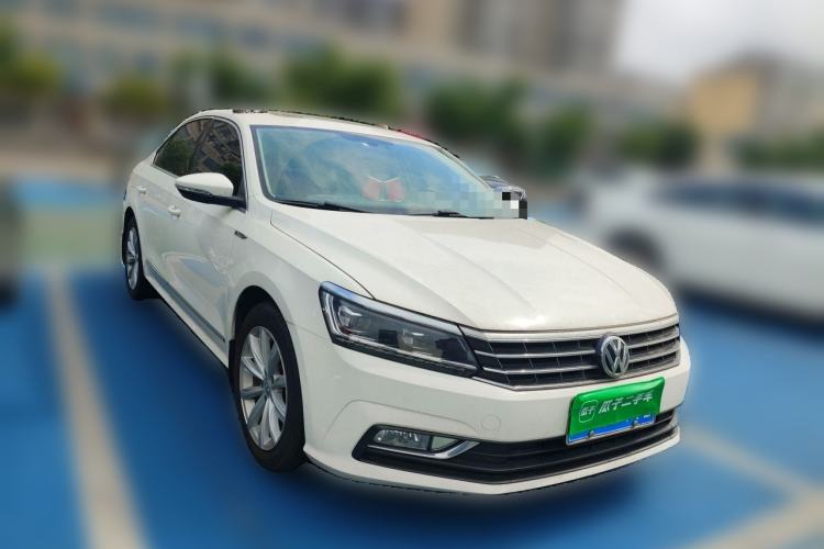 Used Volkswagen Passat 2017 330TSI DSG Luxury Edition Front Right 45 Deg