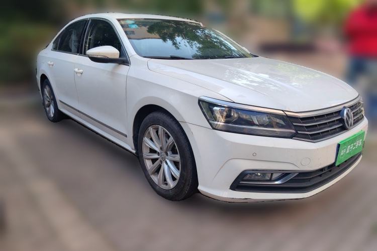 Used Volkswagen Passat 2017 330TSI DSG Luxury Edition Front Right 45 Deg