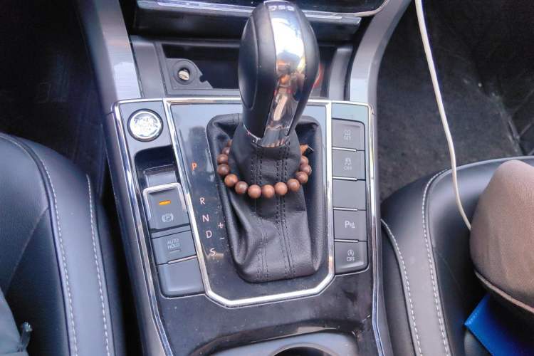 Used Volkswagen Passat 2017 330TSI DSG Luxury Edition Gear Lever