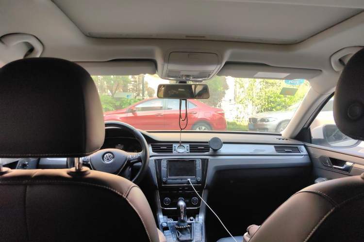 Used Volkswagen Passat 2017 330TSI DSG Luxury Edition Headliner