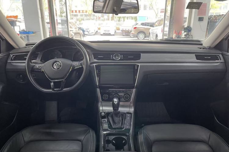 Used Volkswagen Passat 2017 330TSI DSG Luxury Edition Interior 1