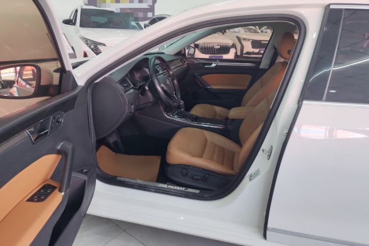 Used Volkswagen Passat 2017 330TSI DSG Prestige Edition Interior 1