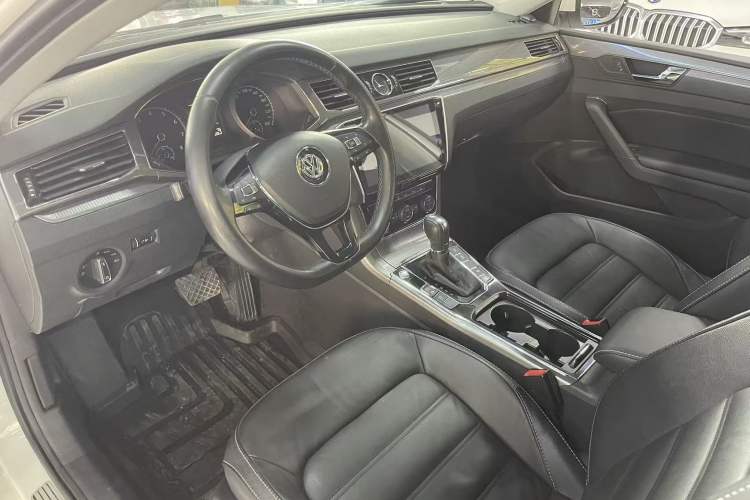 Used Volkswagen Passat 2017 330TSI DSG Luxury Edition Interior 2