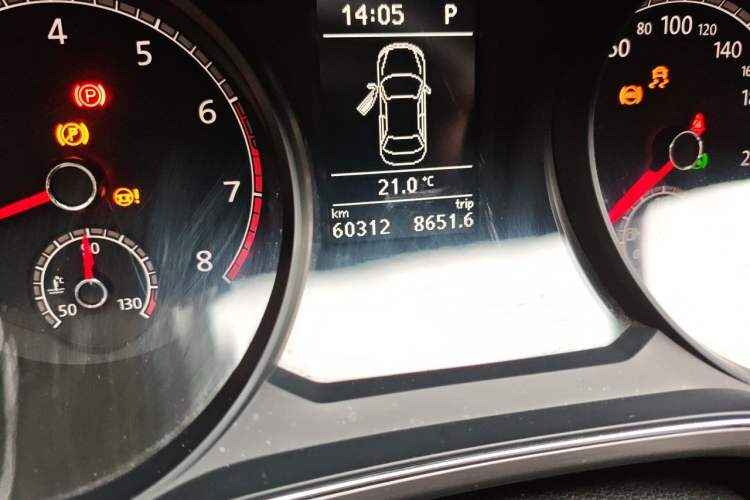 Used Volkswagen Passat 2017 330TSI DSG Luxury Edition Odometer Close Up