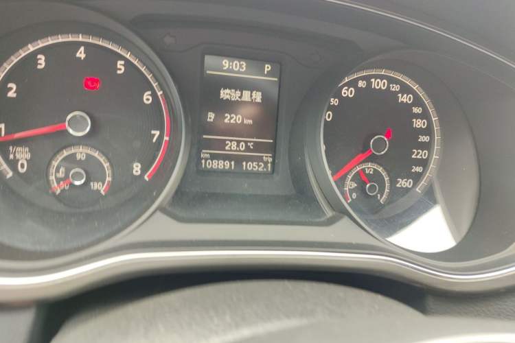 Used Volkswagen Passat 2017 330TSI DSG Luxury Edition Odometer Close Up