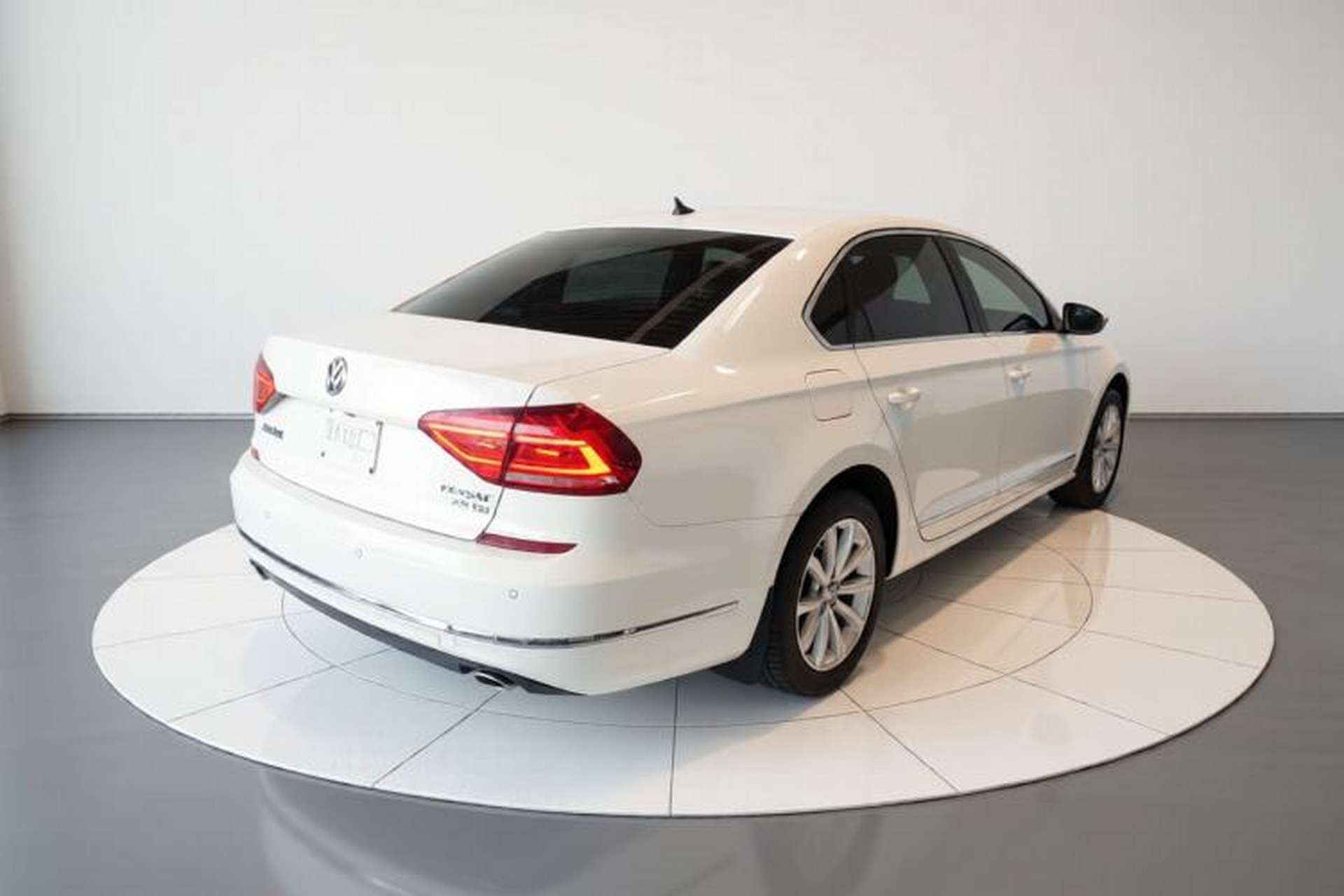 Used Volkswagen Passat 2017 330TSI DSG Luxury Edition Rear Right 45 Deg