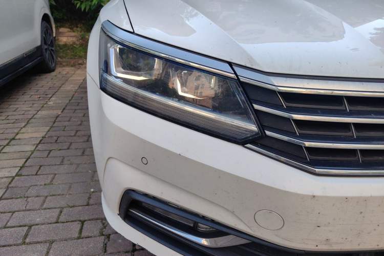 Used Volkswagen Passat 2017 330TSI DSG Luxury Edition Right Front Headlight