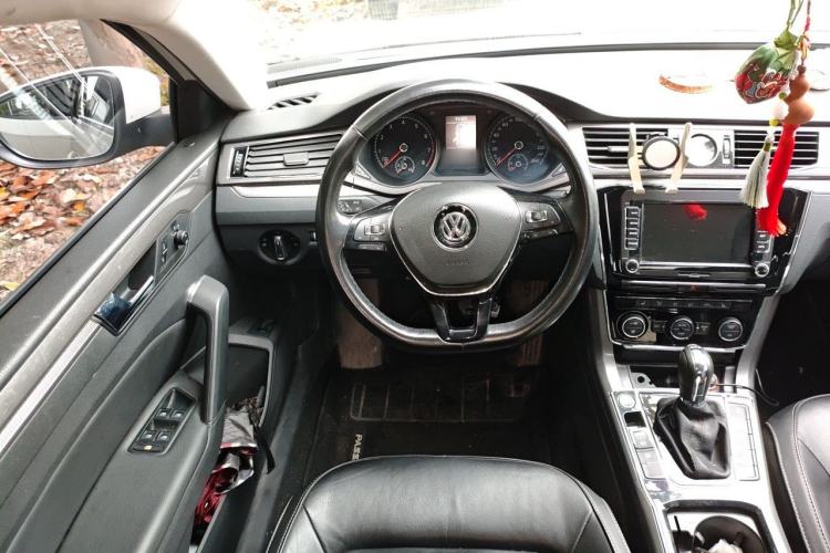 Used Volkswagen Passat 2017 330TSI DSG Luxury Edition Steering Wheel