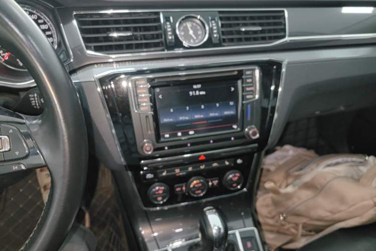 Used Volkswagen Passat 2017 330TSI DSG Prestige Edition Audio And AC Panel