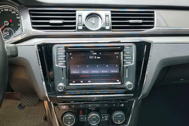Used Volkswagen Passat 2017 330TSI DSG Prestige Edition Audio And AC Panel