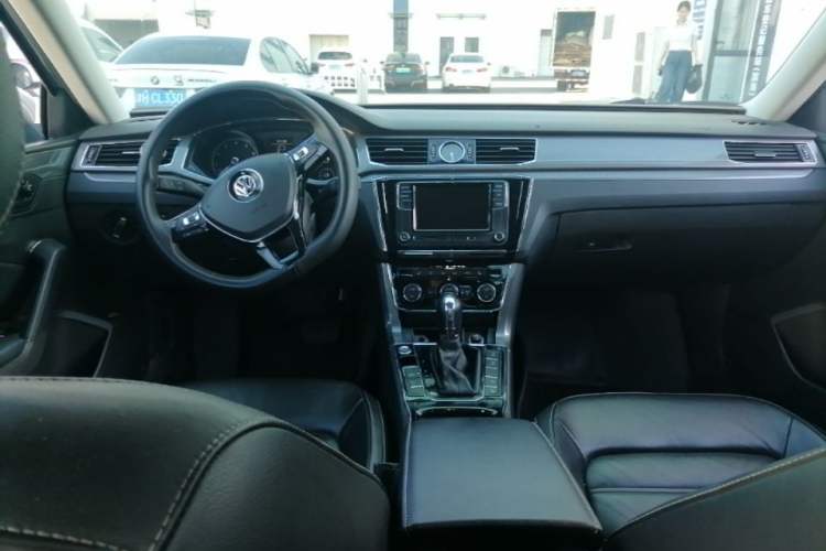 Used Volkswagen Passat 2017 330TSI DSG Luxury Edition Center Console