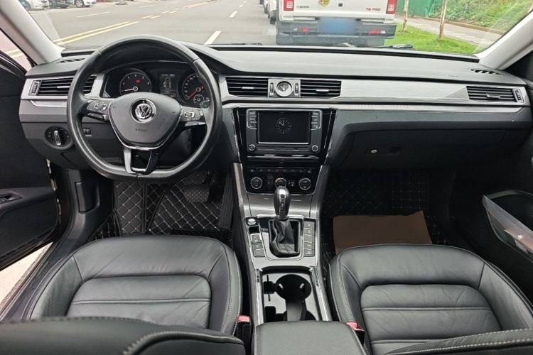 Used Volkswagen Passat 2017 280TSI DSG Luxury Edition Center Console