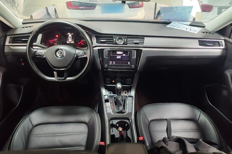 Used Volkswagen Passat 2017 330TSI DSG Luxury Edition Center Console