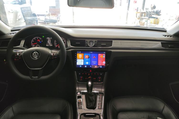 Used Volkswagen Passat 2017 330TSI DSG Luxury Edition Center Console