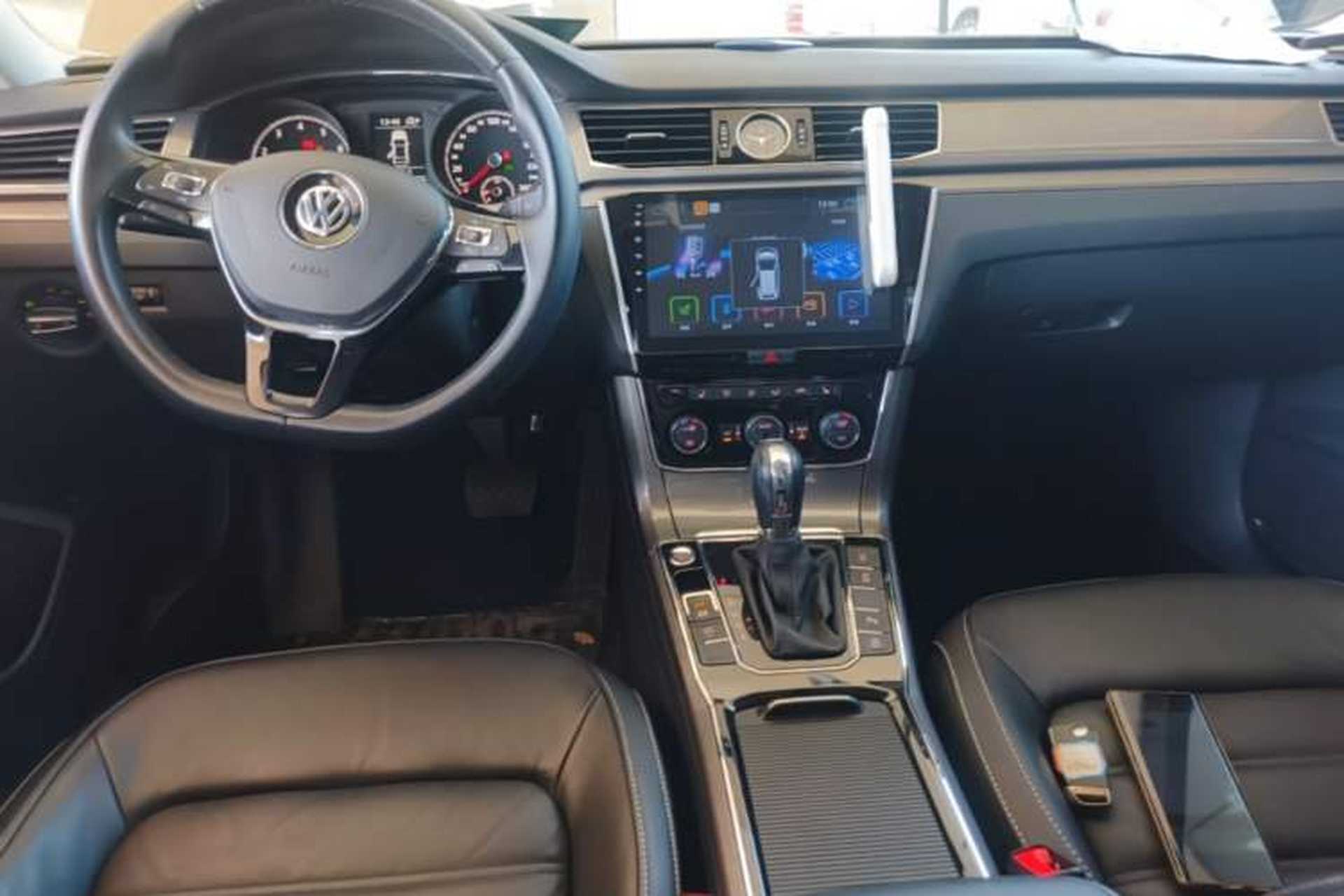 Used Volkswagen Passat 2017 330TSI DSG Luxury Edition Center Console