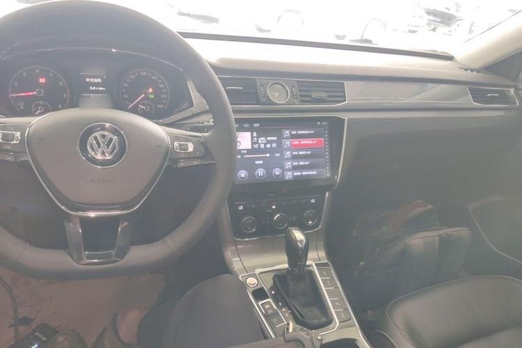 Used Volkswagen Passat 2017 330TSI DSG Luxury Edition Center Console