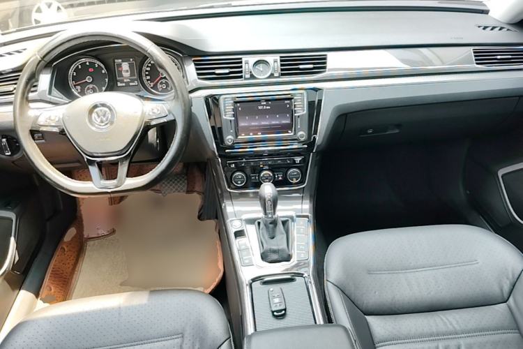 Used Volkswagen Passat 2017 330TSI DSG Prestige Edition Center Console