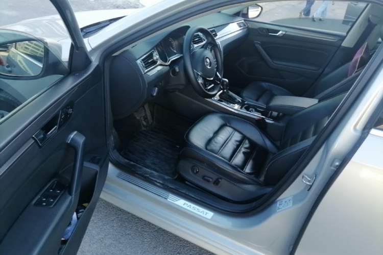 Used Volkswagen Passat 2017 330TSI DSG Luxury Edition Driver Seat