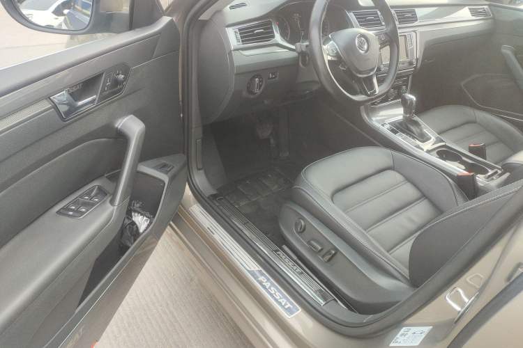 Used Volkswagen Passat 2017 280TSI DSG Luxury Edition Driver Seat