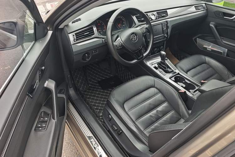Used Volkswagen Passat 2017 280TSI DSG Luxury Edition Driver Seat