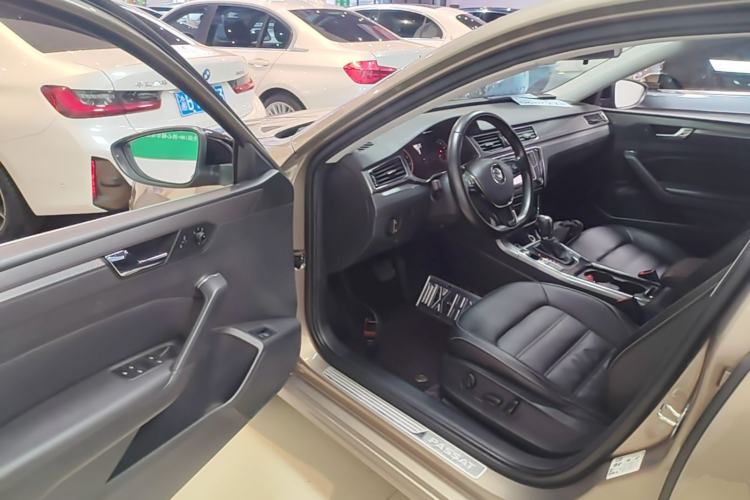 Used Volkswagen Passat 2017 330TSI DSG Luxury Edition Driver Seat