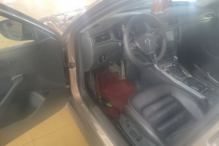 Used Volkswagen Passat 2017 330TSI DSG Luxury Edition Driver Seat