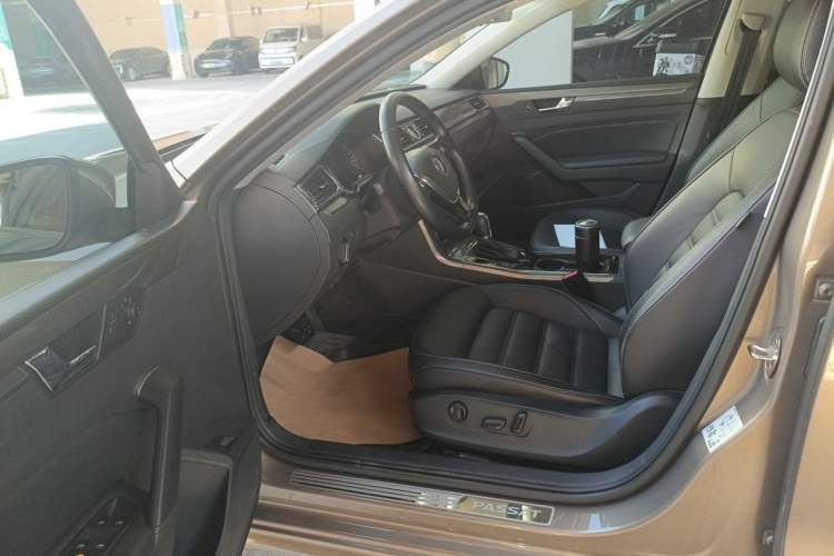 Used Volkswagen Passat 2017 280TSI DSG Luxury Edition Driver Seat