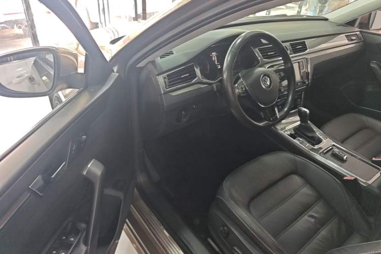 Used Volkswagen Passat 2017 330TSI DSG Luxury Edition Driver Seat