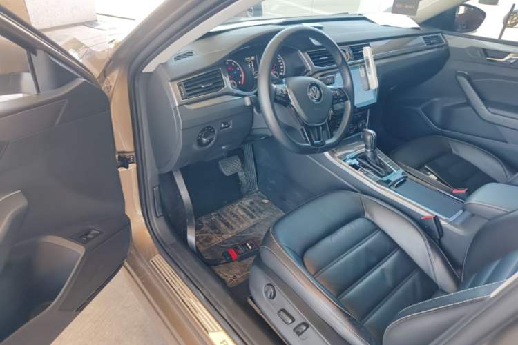Used Volkswagen Passat 2017 330TSI DSG Luxury Edition Driver Seat