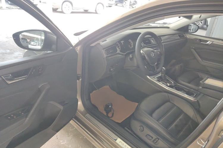 Used Volkswagen Passat 2017 330TSI DSG Luxury Edition Driver Seat