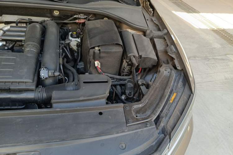 Used Volkswagen Passat 2017 280TSI DSG Luxury Edition Engine Bay Left