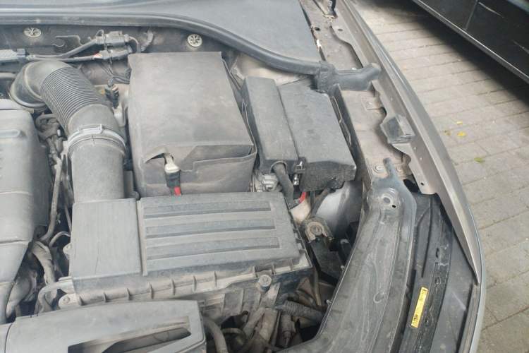 Used Volkswagen Passat 2017 330TSI DSG Luxury Edition Engine Bay Left