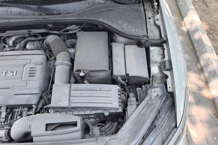 Used Volkswagen Passat 2017 330TSI DSG Luxury Edition Engine Bay Left