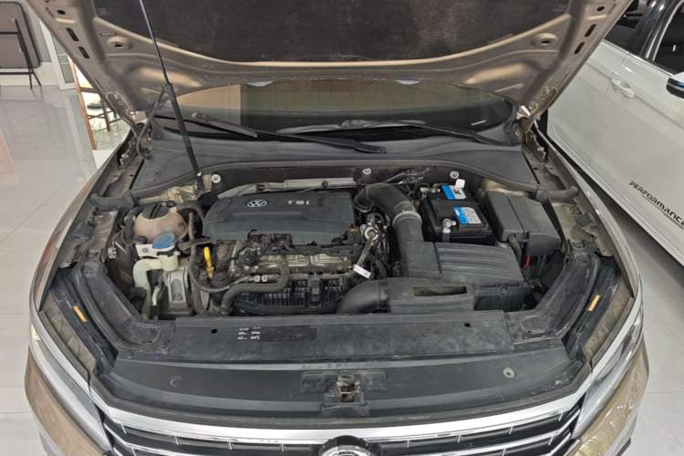 Used Volkswagen Passat 2017 330TSI DSG Luxury Edition Engine Bay