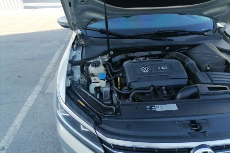 Used Volkswagen Passat 2017 330TSI DSG Luxury Edition Engine Bay Right