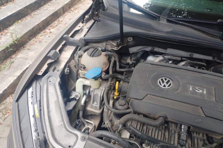 Used Volkswagen Passat 2017 330TSI DSG Luxury Edition Engine Bay Right