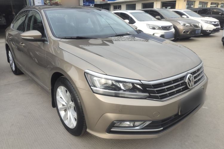 Used Volkswagen Passat 2017 280TSI DSG Luxury Edition Front Right 45 Deg