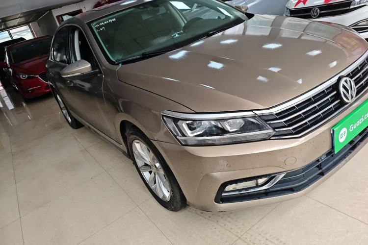 Used Volkswagen Passat 2017 280TSI DSG Luxury Edition Front Right 45 Deg