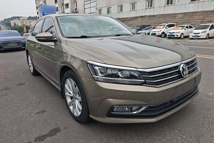 Used Volkswagen Passat 2017 280TSI DSG Luxury Edition Front Right 45 Deg