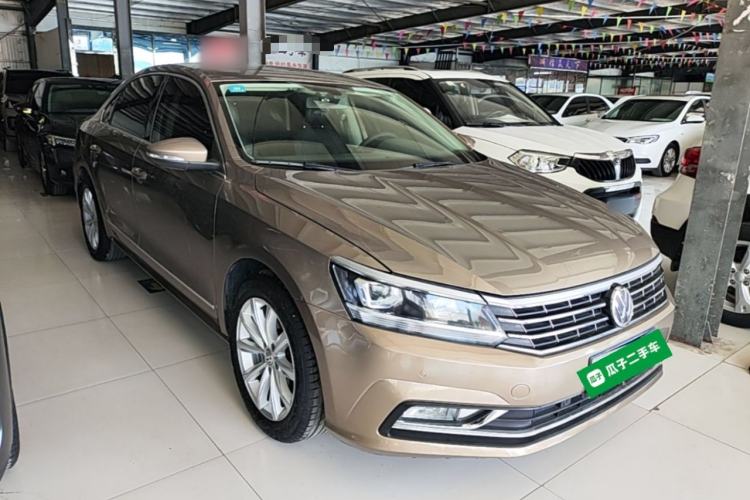 Used Volkswagen Passat 2017 330TSI DSG Luxury Edition Front Right 45 Deg