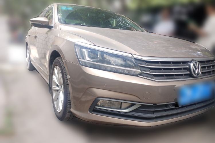 Used Volkswagen Passat 2017 330TSI DSG Luxury Edition Front Right 45 Deg