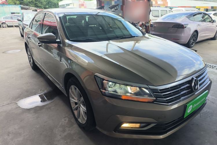 Used Volkswagen Passat 2017 330TSI DSG Luxury Edition Front Right 45 Deg