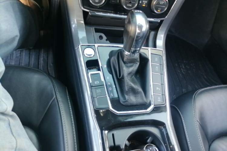 Used Volkswagen Passat 2017 330TSI DSG Luxury Edition Gear Lever