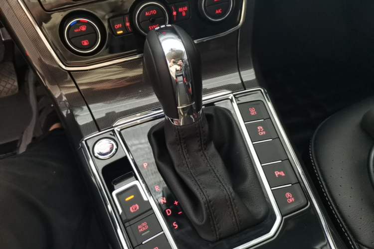 Used Volkswagen Passat 2017 330TSI DSG Prestige Edition Gear Lever