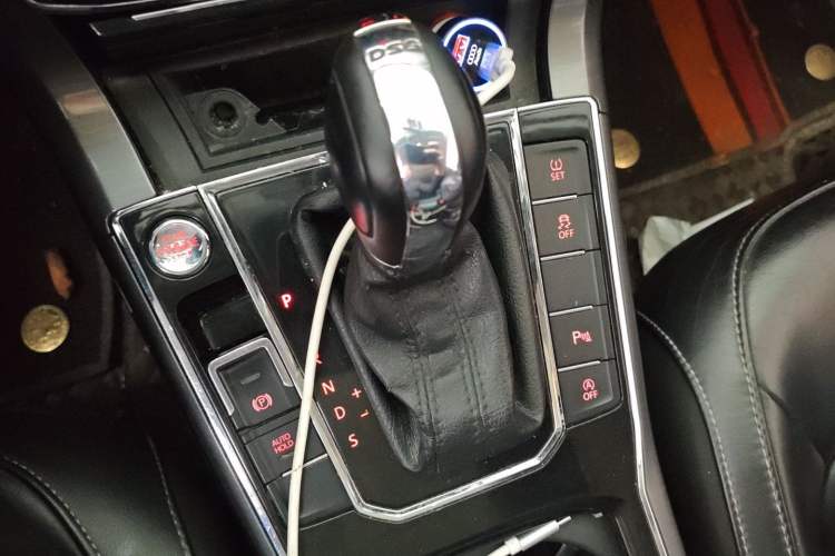 Used Volkswagen Passat 2017 280TSI DSG Luxury Edition Gear Lever